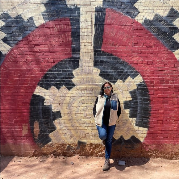 Meet your Posher, Danielle - Picture 2 of 5